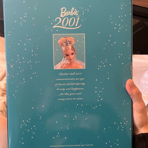 2001 Barbie. - Picture 2 of 3